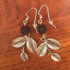 DIFFUSER EARRINGS - BLACK LAVA STONE TRIPLE LEAF